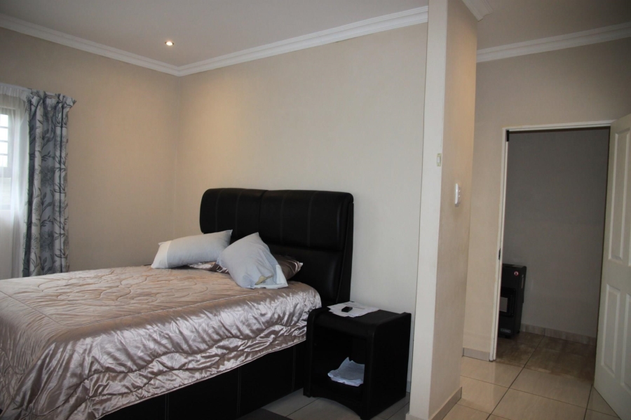 To Let 3 Bedroom Property for Rent in Sunnyridge Eastern Cape